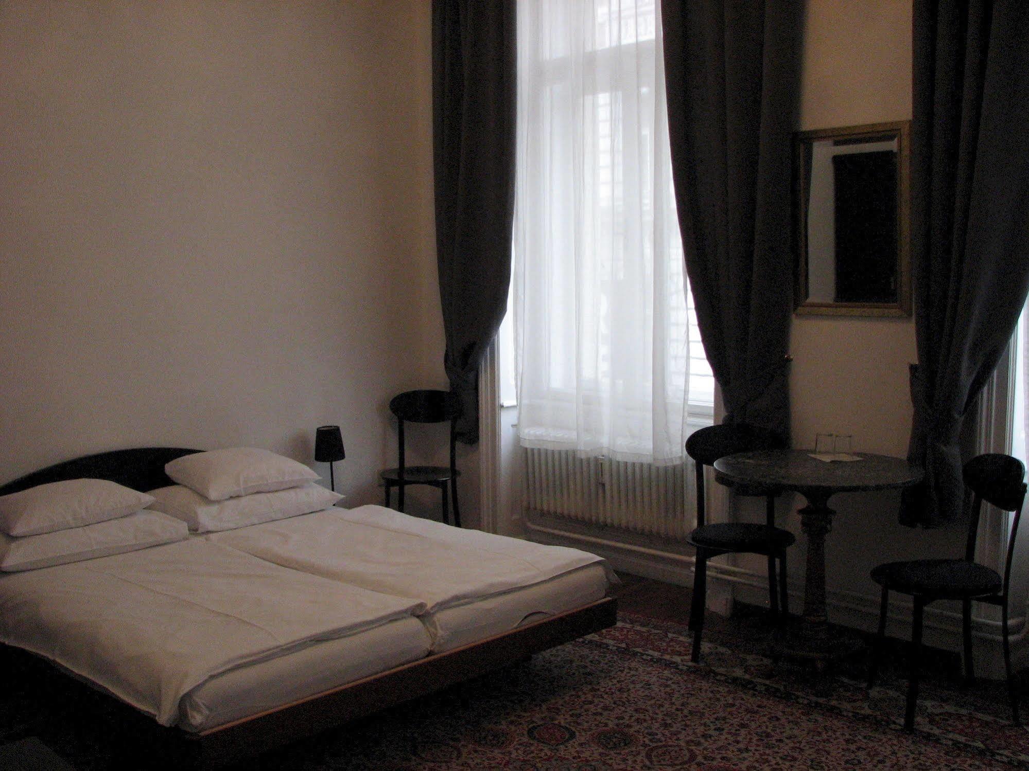 Pension Lerner Vienna Exterior photo