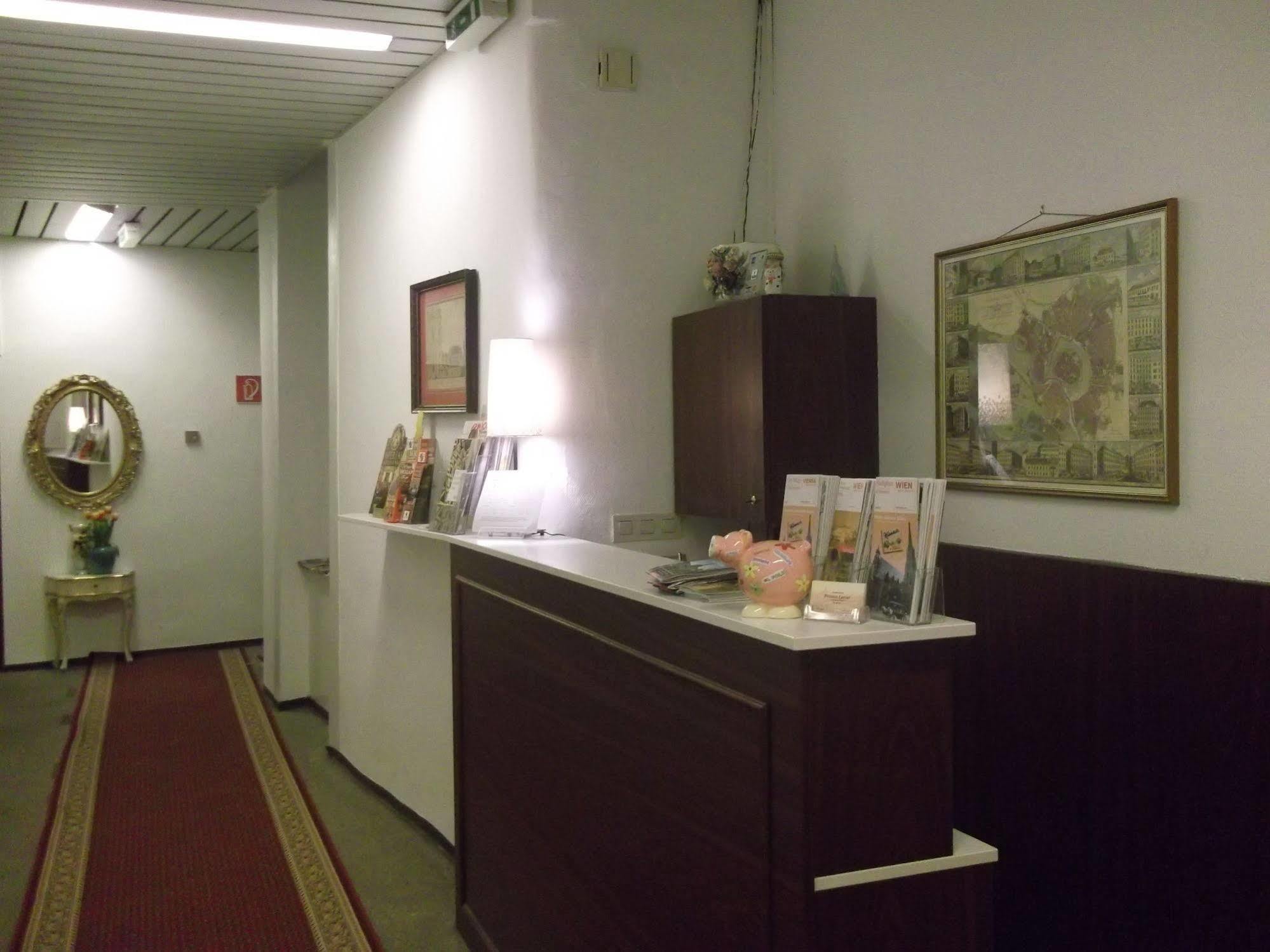 Pension Lerner Vienna Exterior photo